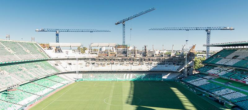 Grúas Linden Comansa en el estadio del Real Betis